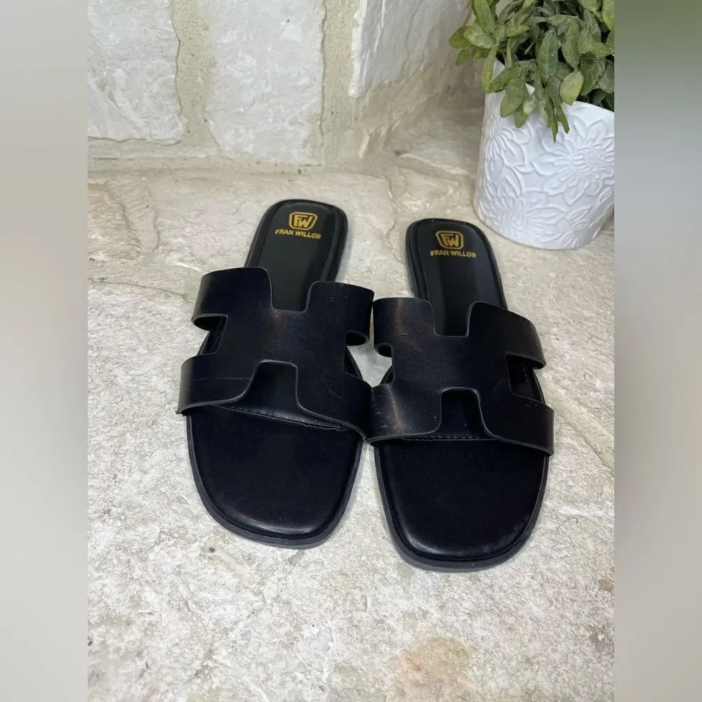 Fran Willob black slip on H band sandals sz 10.5
